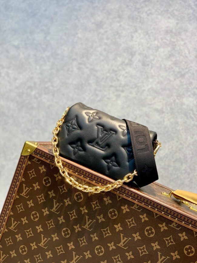 Lb663 Wallet On Strap Bubblegram / Highest Quality Version / 7.9 X 4.7 X 2.4 Inches