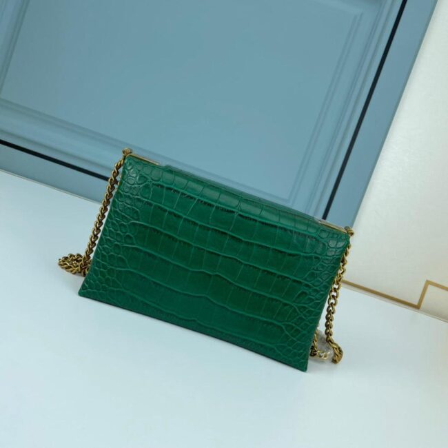 Bcg033 Bcg Triplet Wallet With Chain Crocodile Embossed / 8.3X3.1X4.9Inch
