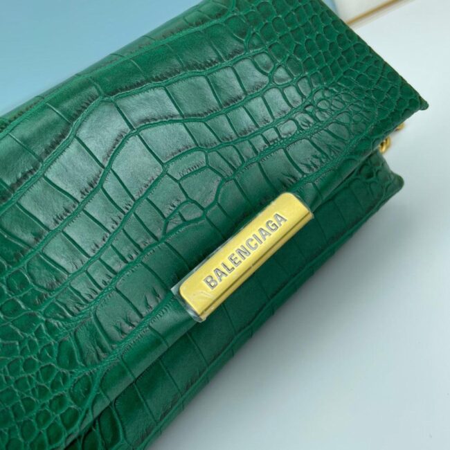 Bcg033 Bcg Triplet Wallet With Chain Crocodile Embossed / 8.3X3.1X4.9Inch