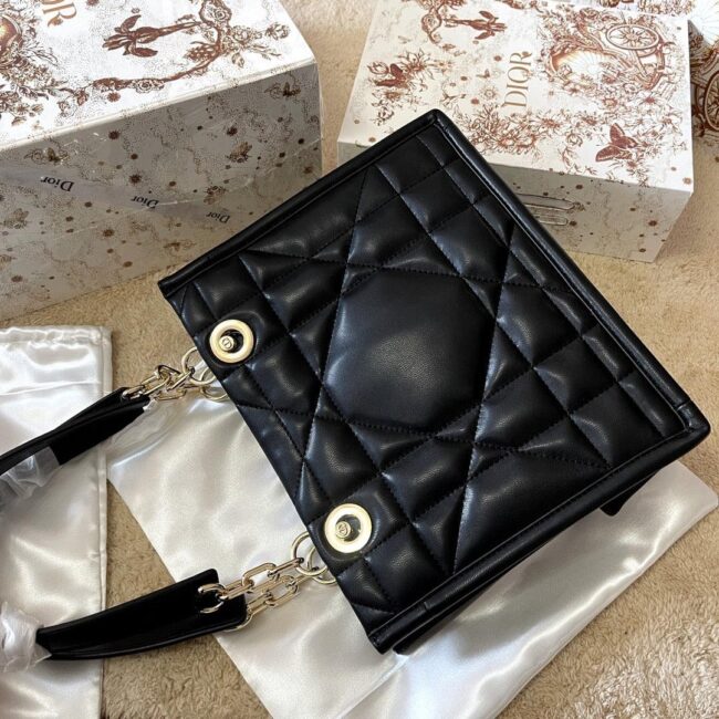 Dr263 Medium Dior Essential Tote Bag / 14.5 X 11 X 7 Inches