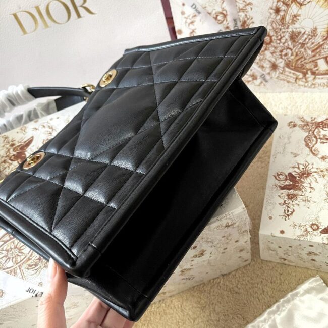 Dr263 Medium Dior Essential Tote Bag / 14.5 X 11 X 7 Inches